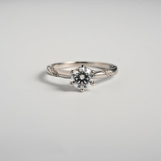 Seraphine Round Brilliant Moissanite Ring – 1ct center stone | 925 Sterling Silver | Premium Setting