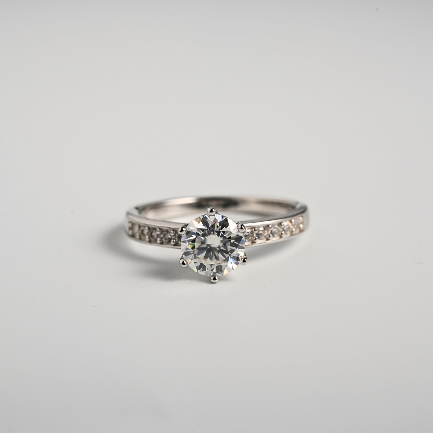 Selene Round Brilliant Moissanite Ring – 1ct center stone | 925 Sterling Silver | Premium Setting