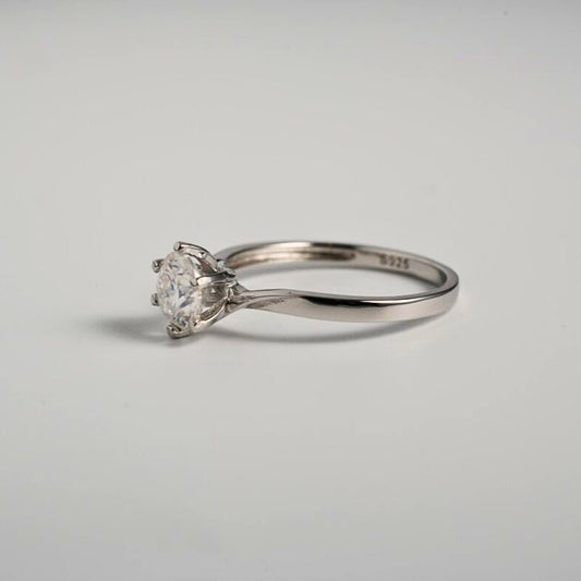 Mira Round Brilliant Moissanite Ring – 1ct center stone | 925 Sterling Silver | Premium Setting
