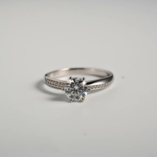 Nova Round Brilliant Moissanite Ring – 1ct center stone | 925 Sterling Silver | Premium Setting