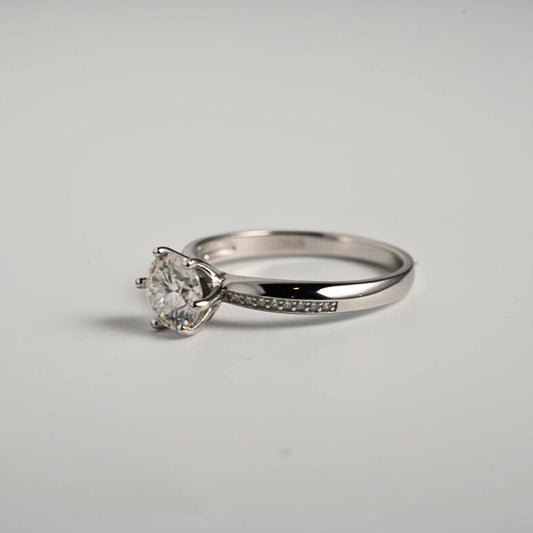Nova Round Brilliant Moissanite Ring – 1ct center stone | 925 Sterling Silver | Premium Setting