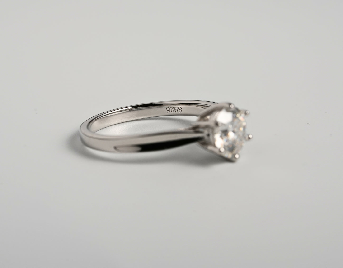 Round Brilliant Moissanite Ring – 1ct center stone | 925 Sterling Silver | Premium Setting